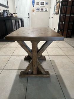 Like New Coffee Table