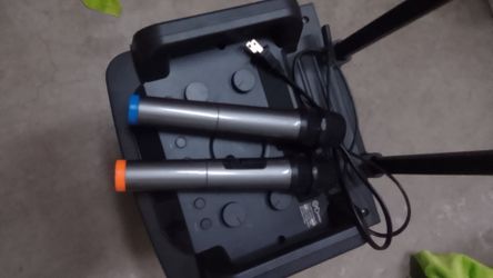 Karaoke Machine (Moukey D-2023 Double 10" Woofer)