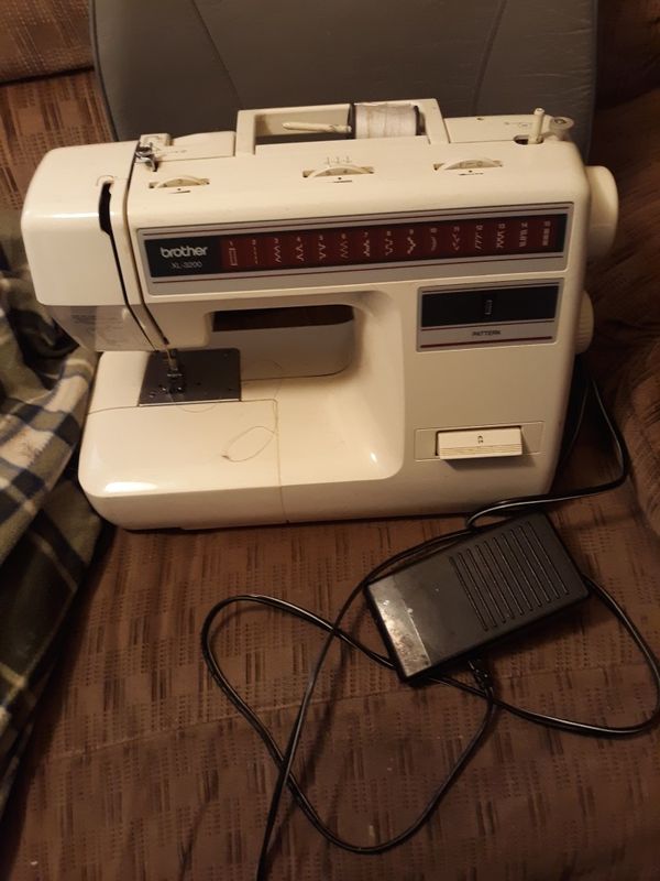 Brother sewing machine XL 3200 zig zag for Sale in Indianapolis, IN