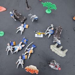 MINITURES PLANES MID EVIL COWBOYS &INDIANS $15