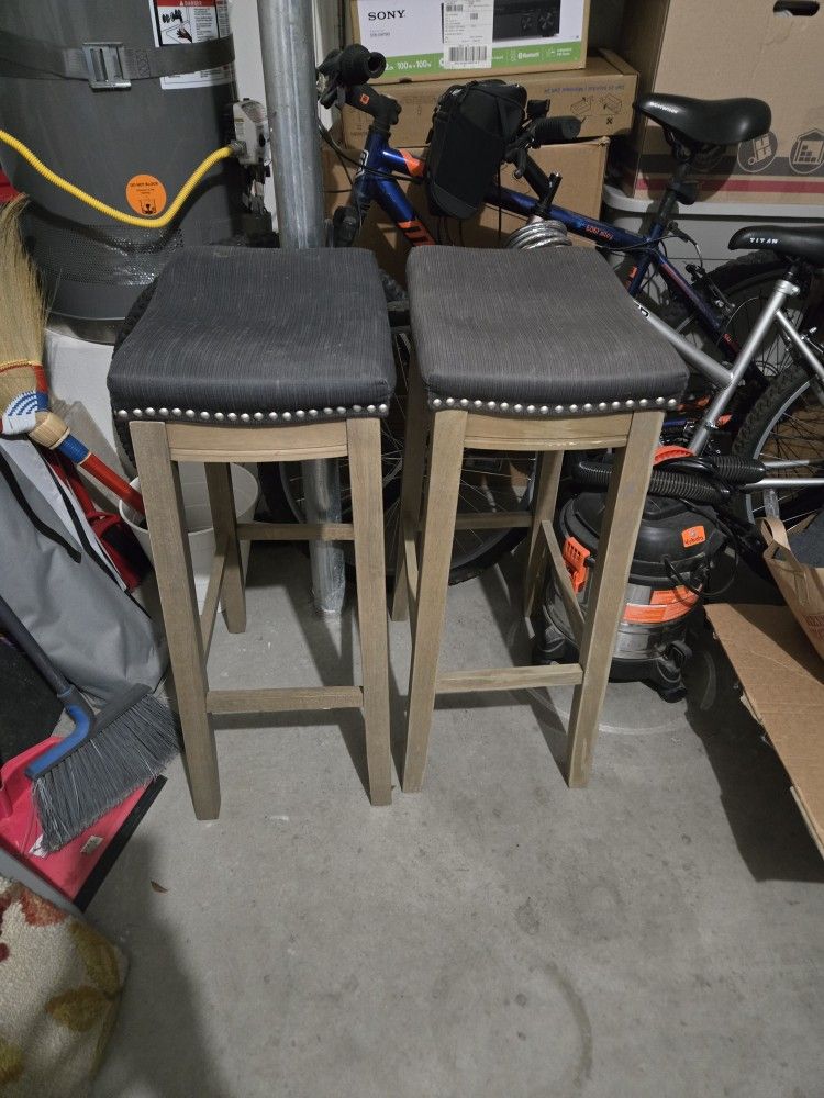 2 Bar stools