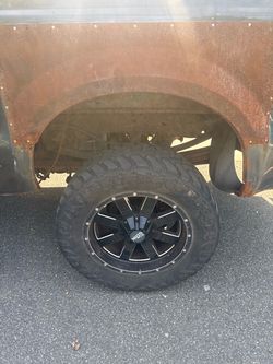 35” Wheels 8 Lug Ford