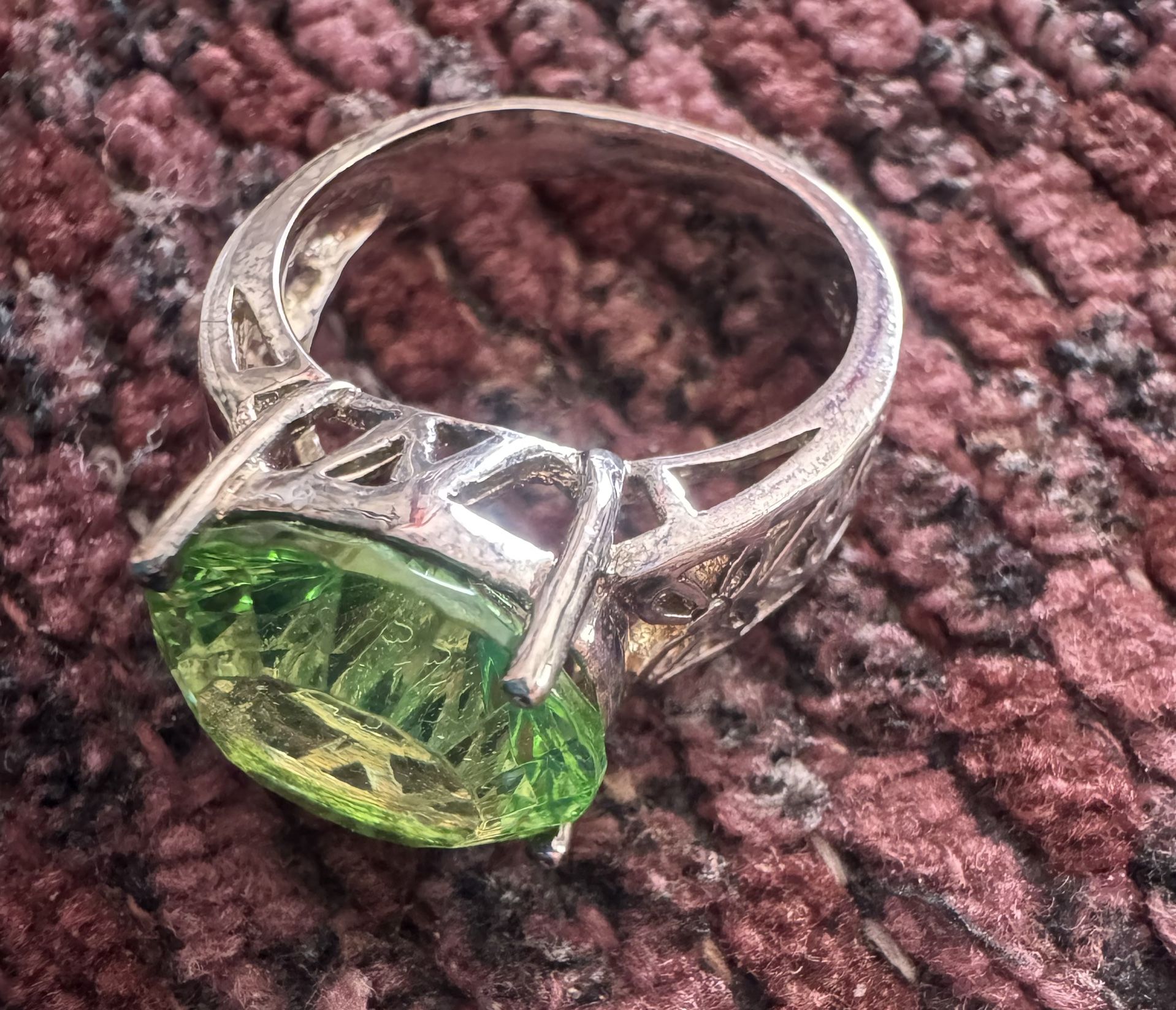 Estate - Contessa Di Capri Peridot & Sterling Ring, size 8