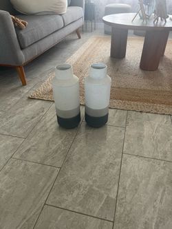 Metal decorative vases set if 2