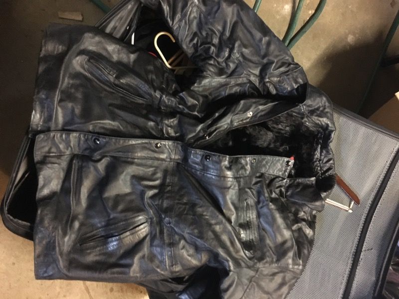 Men warm leather jacket - large