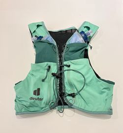 Brand new Deuter 9L trail running vest