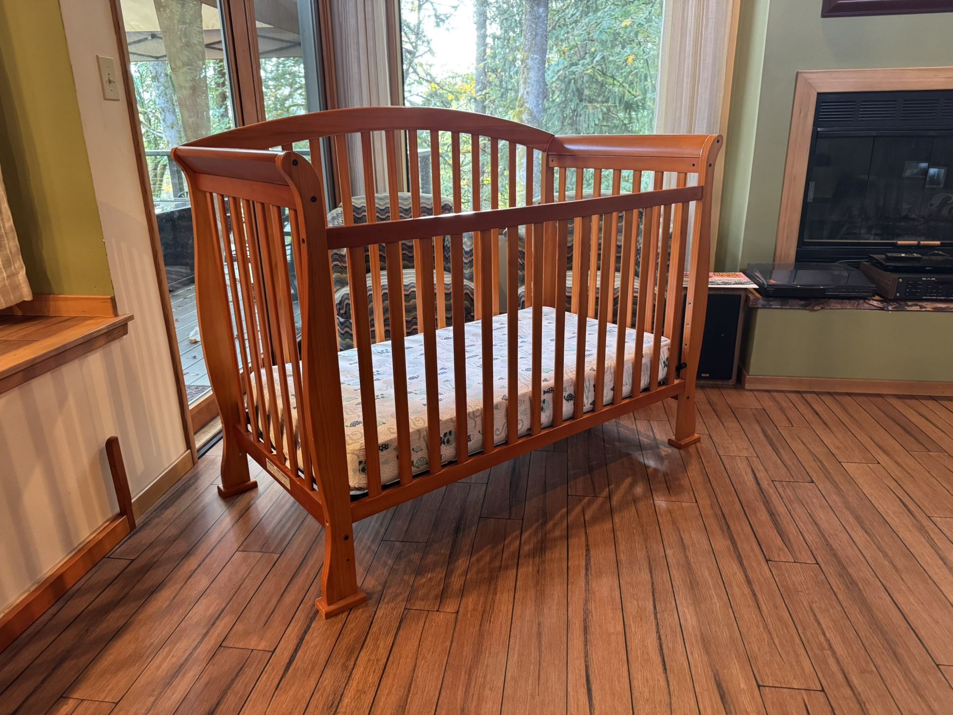 Crib - Day Bed - with Matress