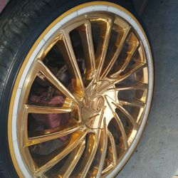 22"Gold Rims And Vogues