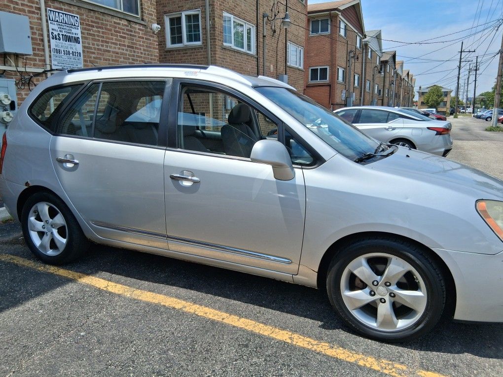 2007 KIA Rondo