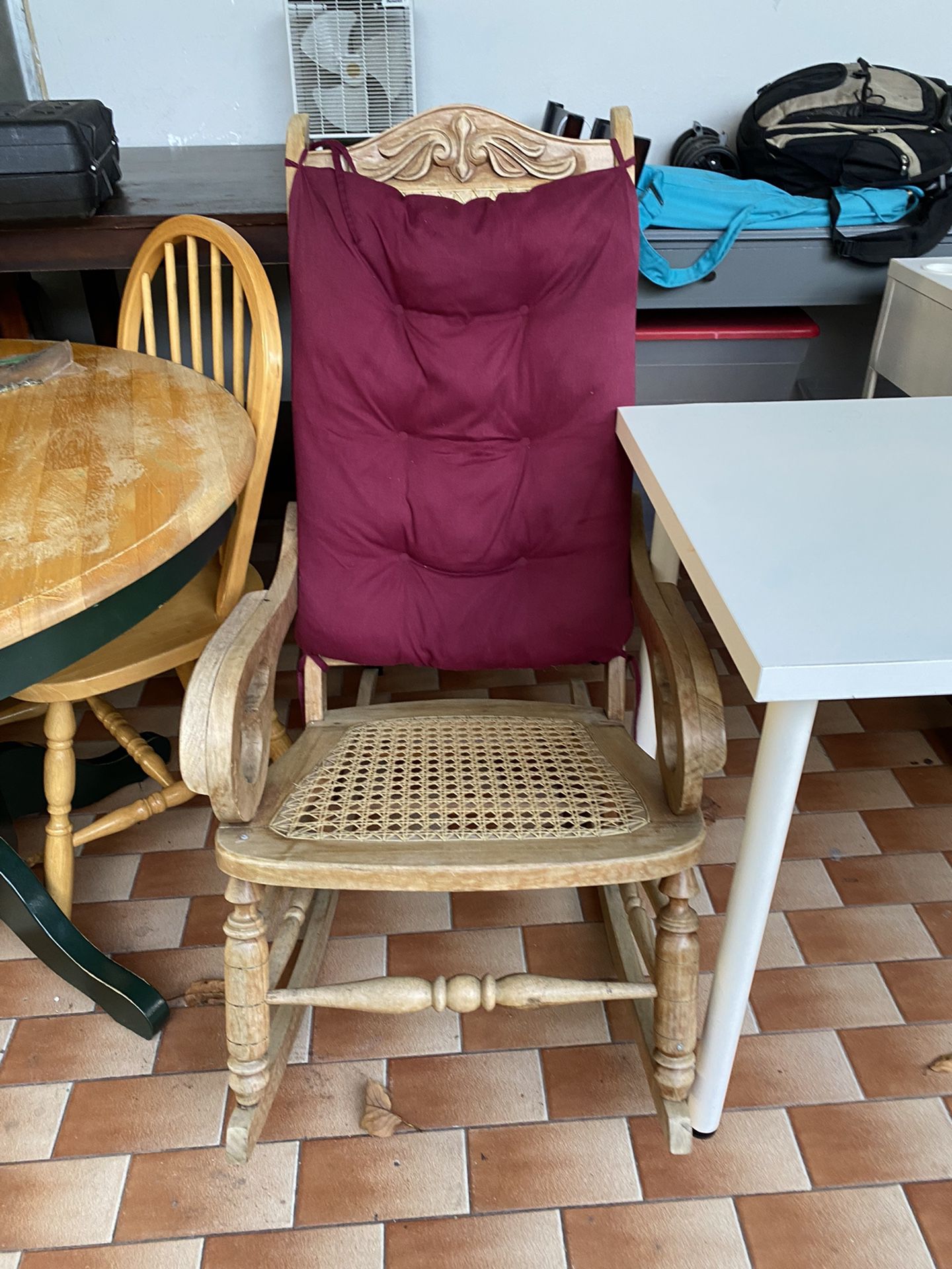 ROCKING CHAIR FOR ADULT 