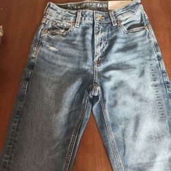 American Eagle- Mom Jeans (Size 00/24W)