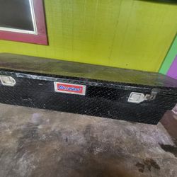 Duralast truck tool box 68inches 