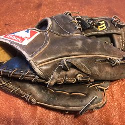 Wilson 12.5 Pro Baseball ⚾️ Glove RHT (needs pocket lacing repair)