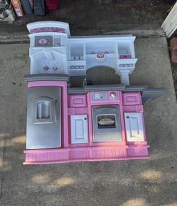 Little Tikes kitchen play
