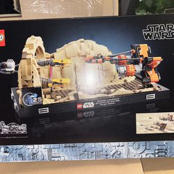 LEGO Star Wars Mos Espa Podrace Diorama Build and Display Set 75380 2