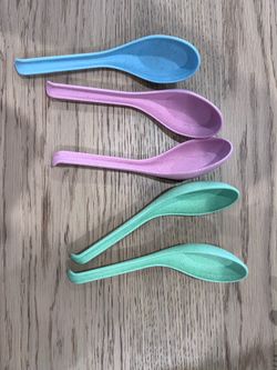 Soup spoons plastic