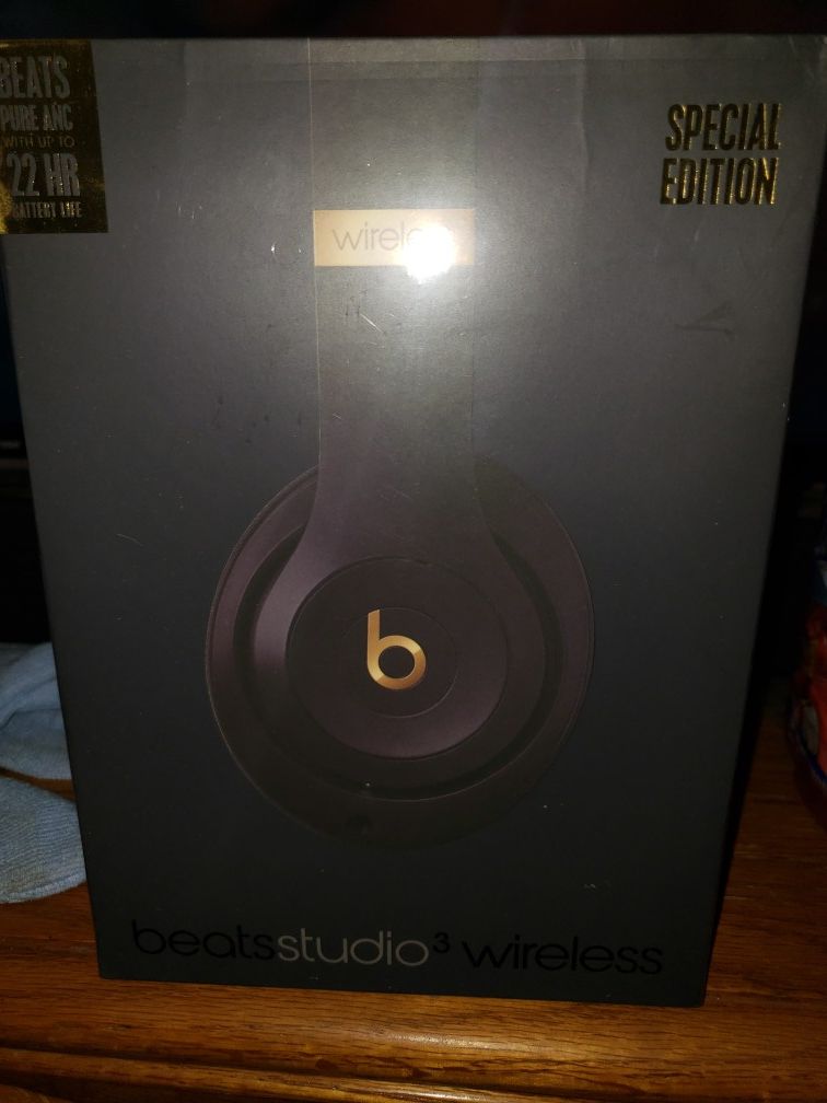 NEW IN BOX DR DRE BEATS 3 WIRELESS SPECIAL EDITION