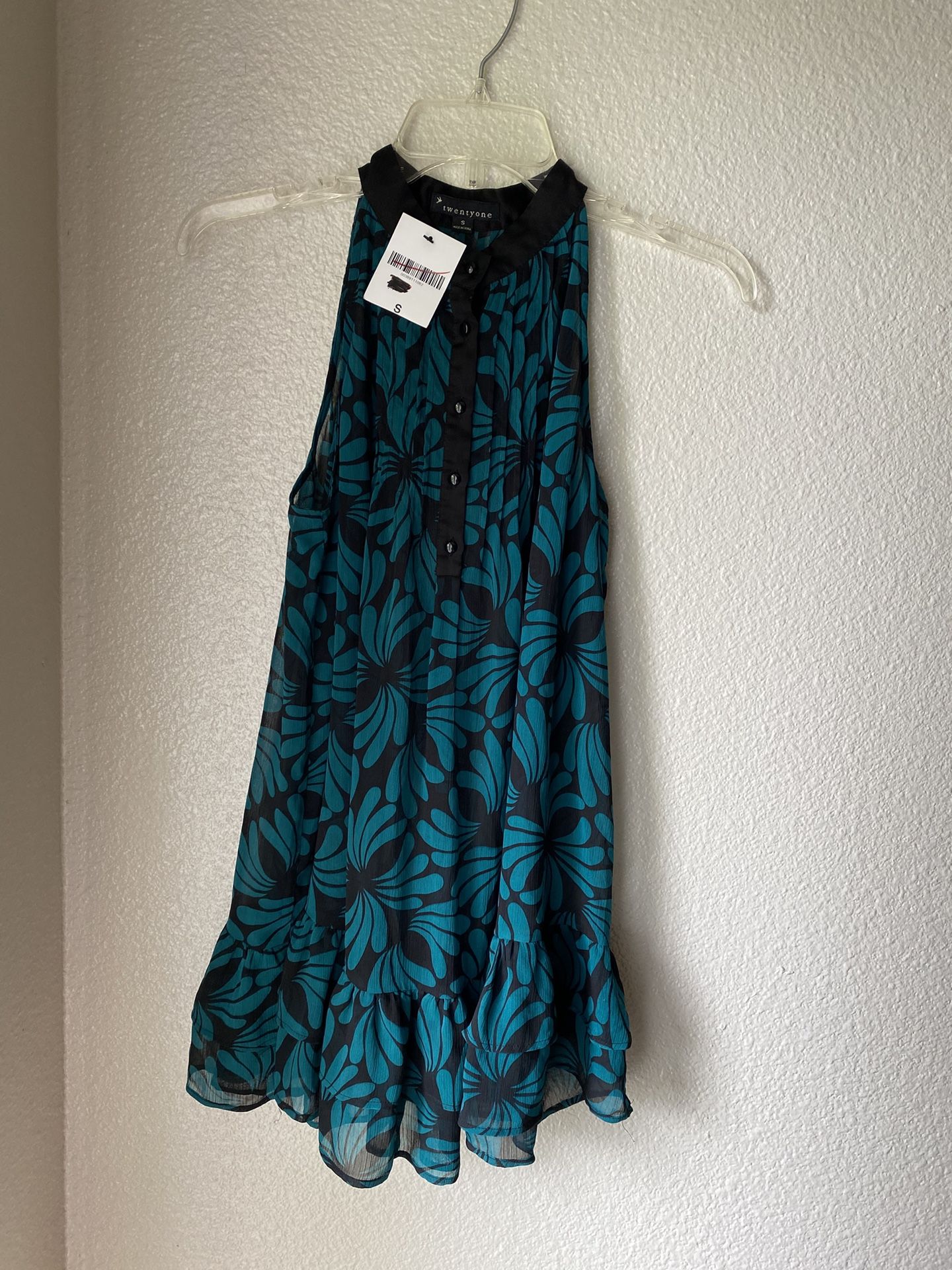 Brand New Womans Forever 21 brand Blue Floral Dress Up For Sale