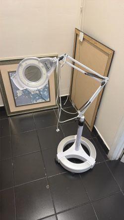 Saloniture LED Magnifying Lamp / Ring Light