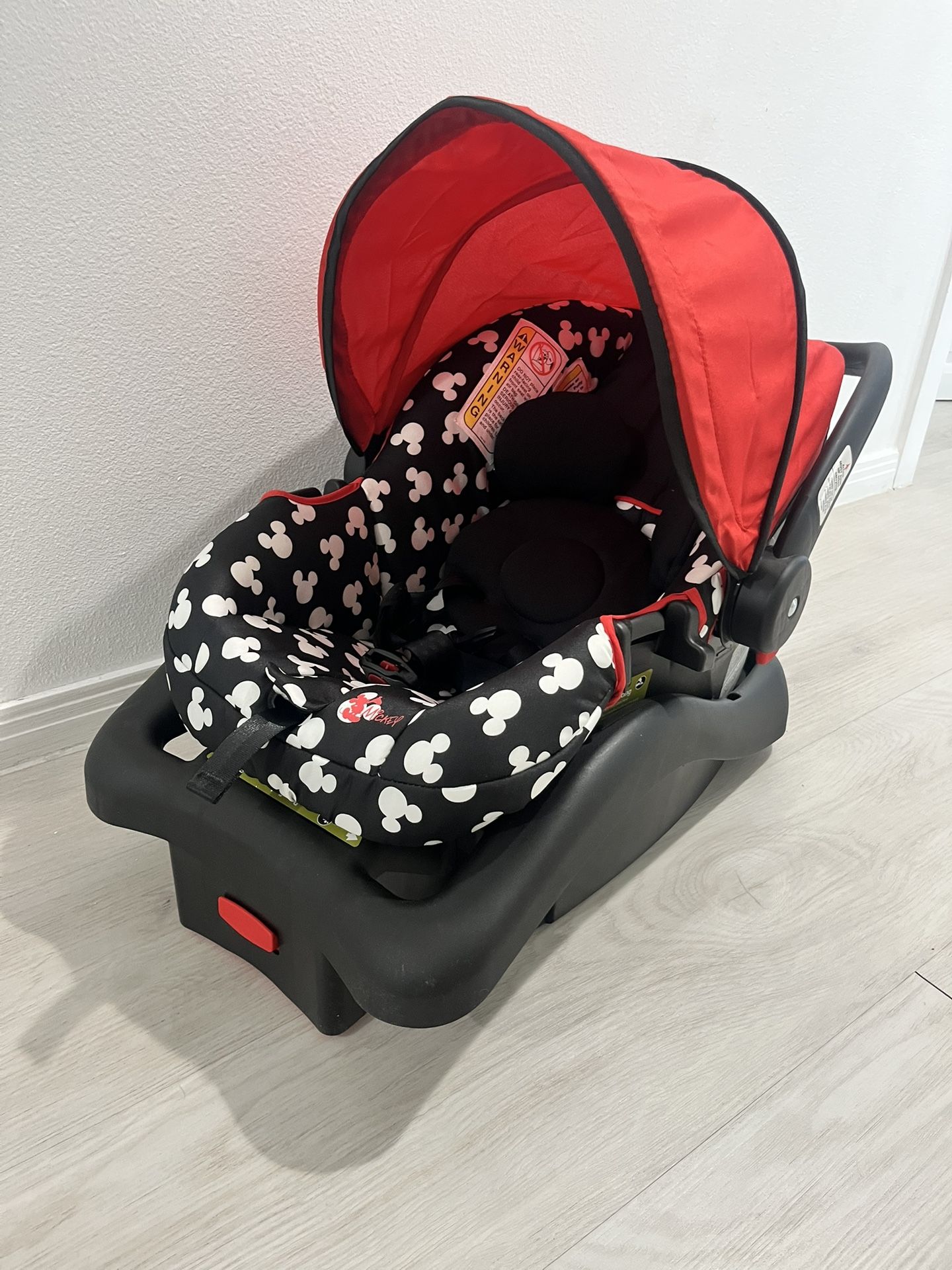 BRAND NEW. CAR SEAT IN BOX 📦