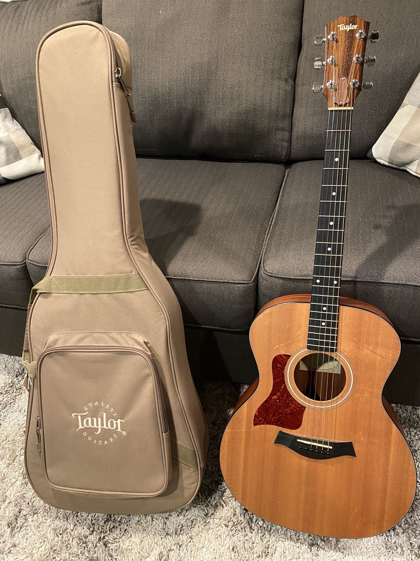 Taylor 114 Acoustic Guitar LEFT HANDED
