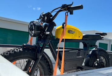 New! 3000 W Motor/35ah battery Electric Dirt Bike, 40 Mph AWD, Dual Motor, Yellow Or Blue Tank, Free Delivery 🚚 + Lock