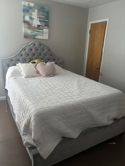 QUEEN BED