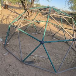 Jungle gym