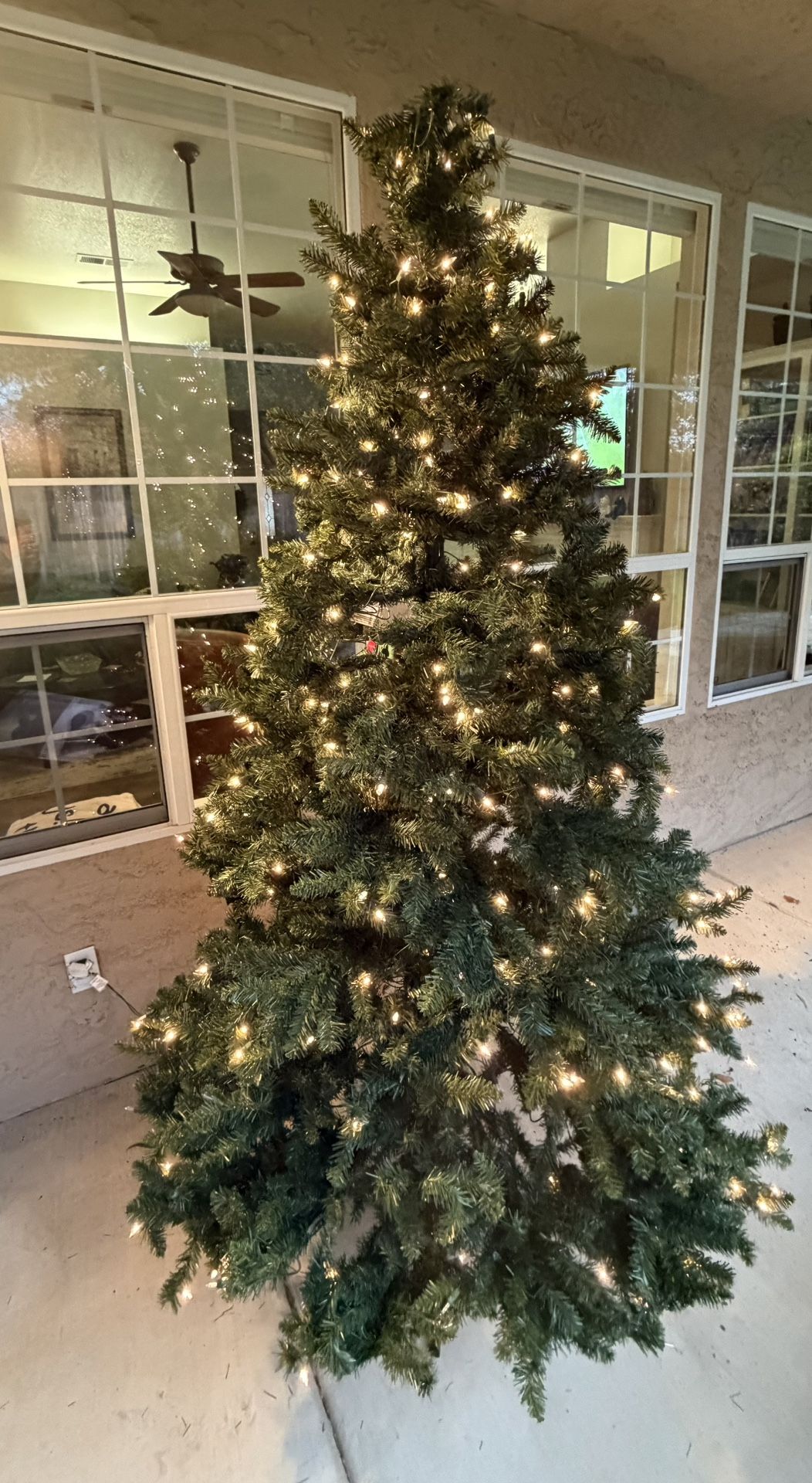 Ashland 7.5’ pre-lit Hartford artificial Christmas Tree