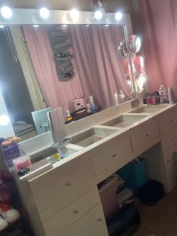 Very nice vanity must see!!!!