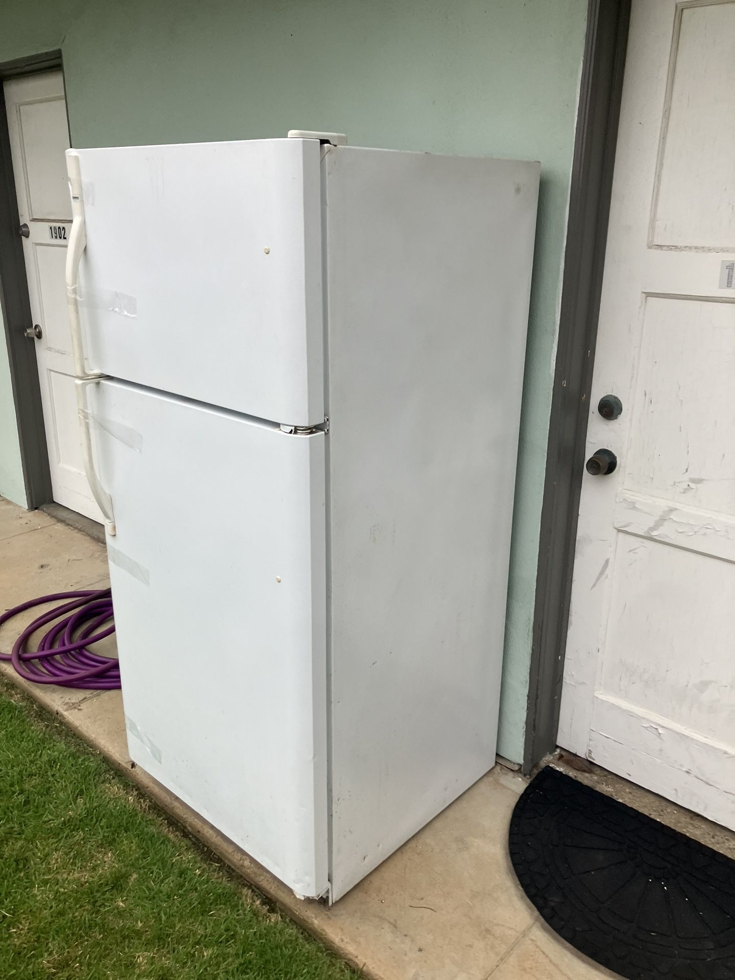 Refrigerator 100$