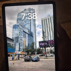 Ipad 12 6th (M2)