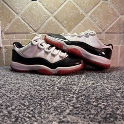 Jordan 11s Lows “ Concord Breds” -Size 8M  -Og all 