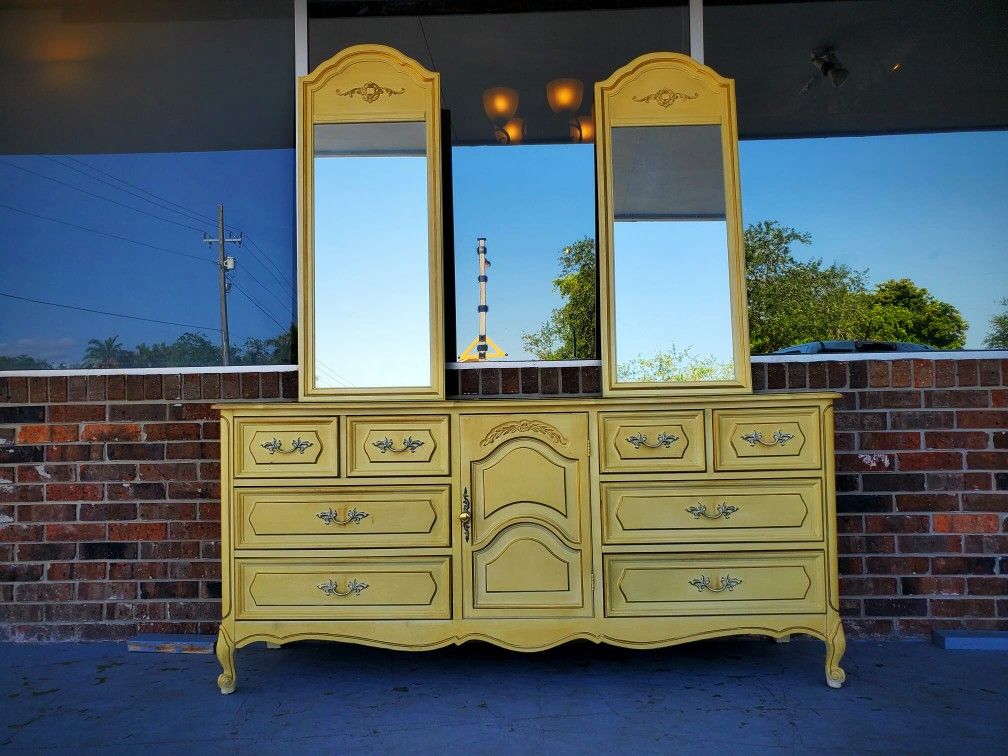 Vintage Henry Link Double Mirror French Provincial Dresser