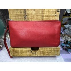 Red Coach Wallet Clutch Vintage Beauty Soft Leather Gold Zippers Branded