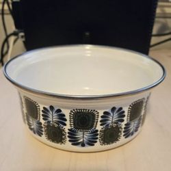 
Austria Email Universal Blue Green on White Enamel Enamelware Sauce Pot.


6" across at base. 7" across at top.