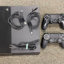 PS4 2tb / 2 Controllers / 6 Games