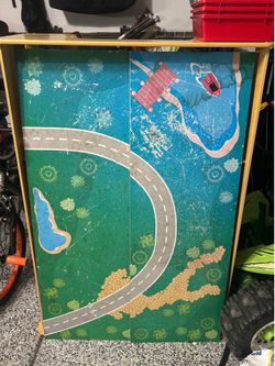 Train table with buckets
