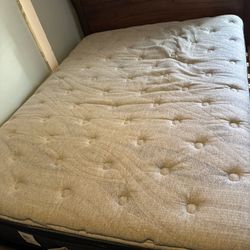 Serta Queen Size Pillow Top Mattress 