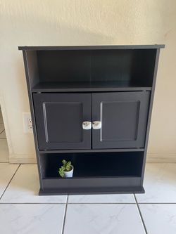 Wall cabinet 21.5” wide by 27.5” tall & 6.5” width