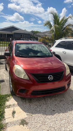 Nissan versa 2014