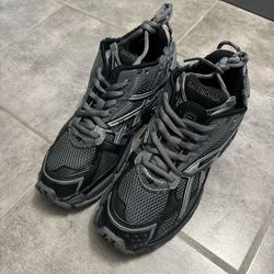 (SEND OFFERS)Balenciaga Runners