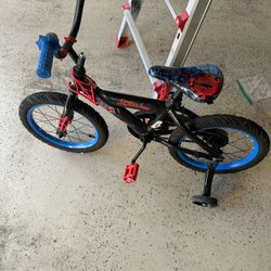 Spider-Man Bike And Helmet With Training Wheels 