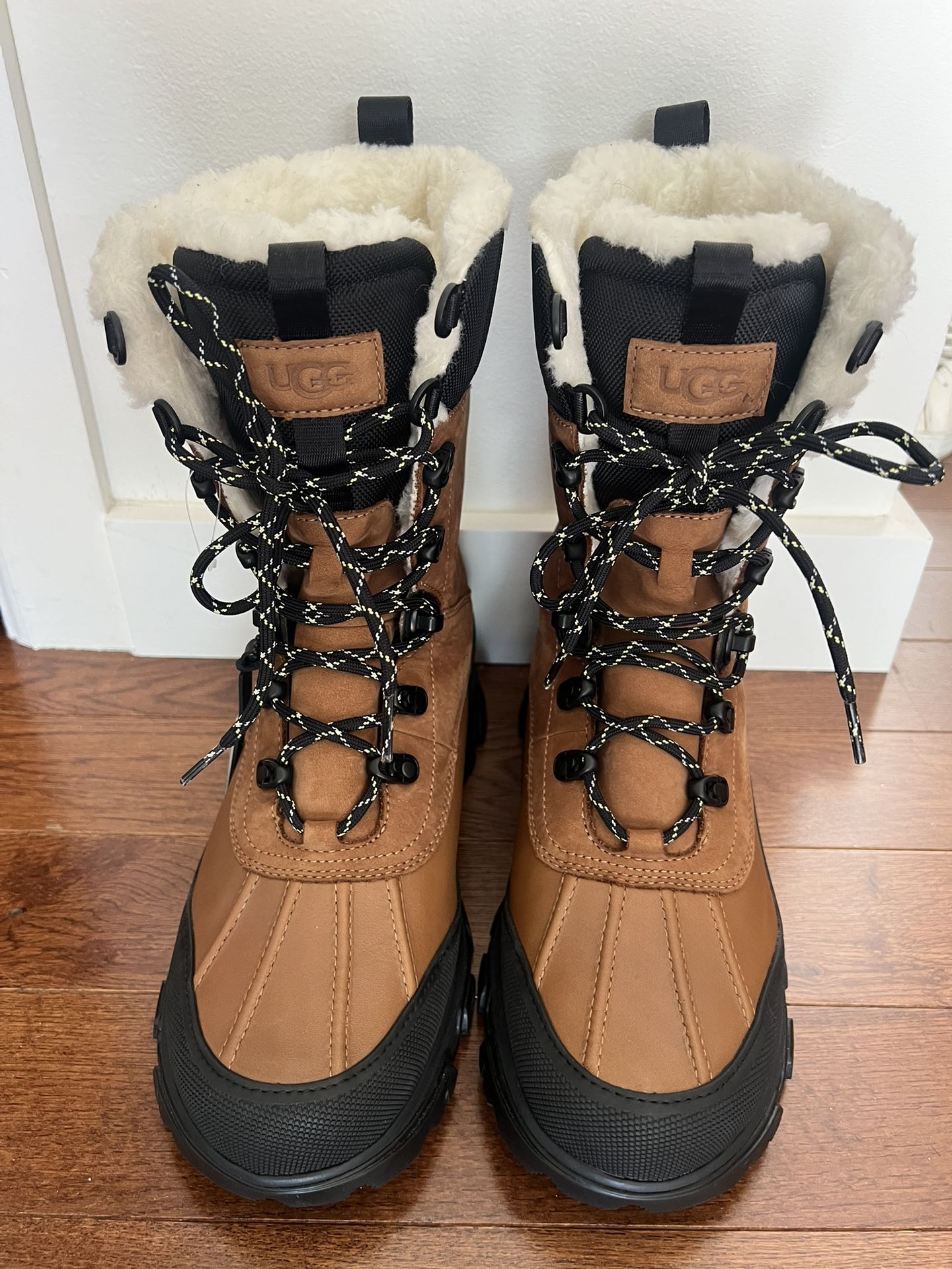 Ugg Women’s Goretex Snow Winter Boots Size 9