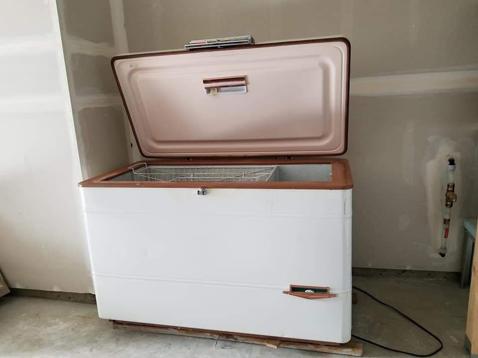 FREE Vintage 1954 Coldspot Chest Freezer (PROJECT PIECE DOES NOT COOL)