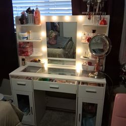 Vanity With Chair 