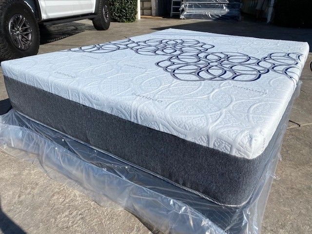 Full Bamboo Cooling Gel Memory Foam!!