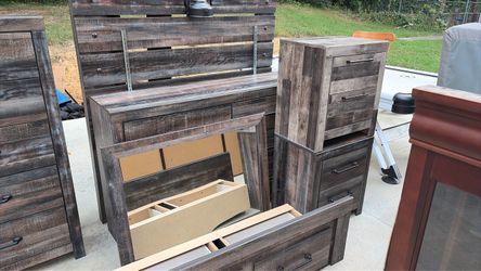 Rustic Dark Wood Bedroom Set with drawers on the footboard