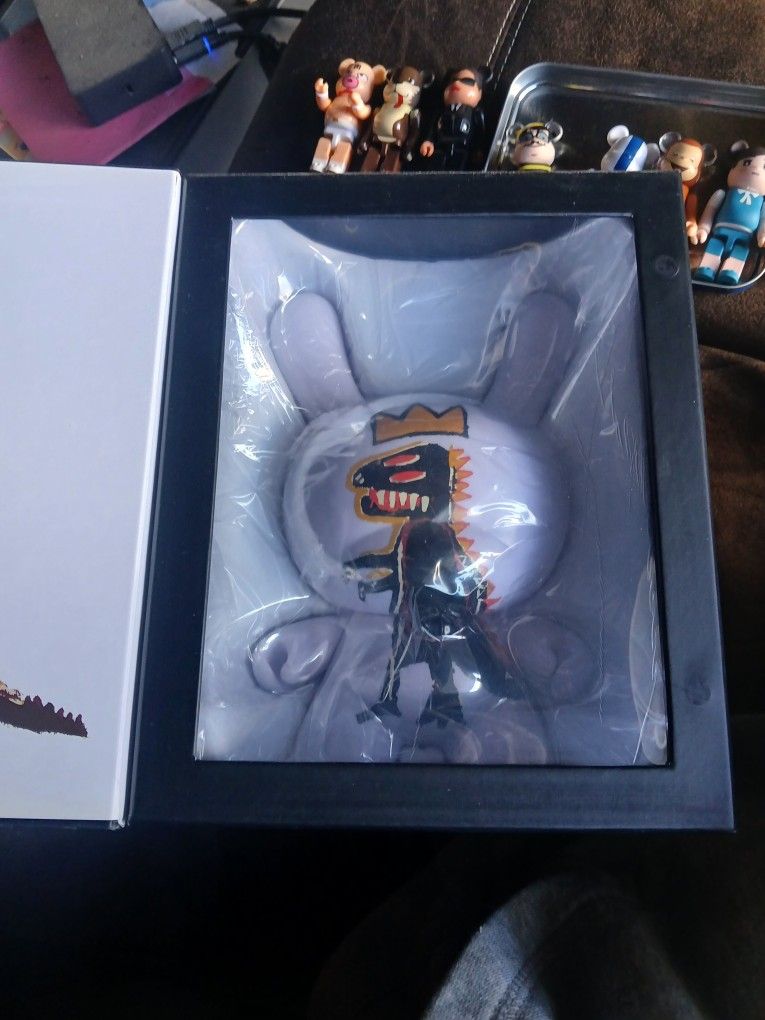 KID ROBOT DUNNY BASQUIT (OPEN TO OFFERS)