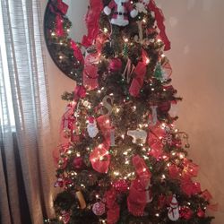 6.5 Ft Lighted Chtistmas Tree With Lights